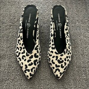 Chinese Laundry Women's Cream and Black Patterned Flats